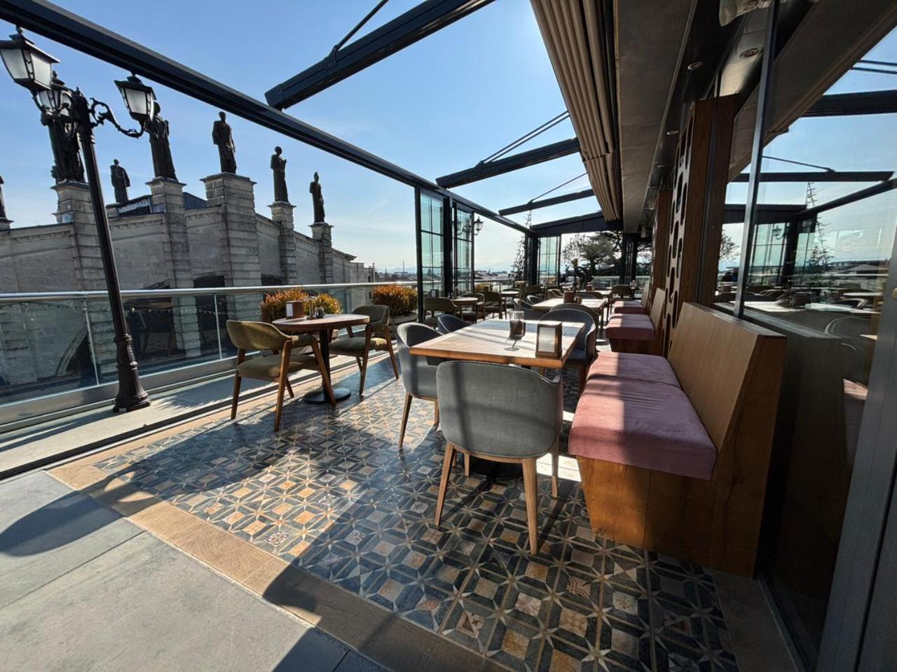 Grand Opera Hotel Кутаиси Екстериор снимка
